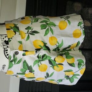 NWOT Isaac Mizrahi Bright White Lemon & White Floral Sailor Print Shorts Size 8